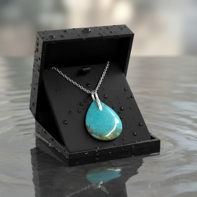 Pendant with gem silica cabochon