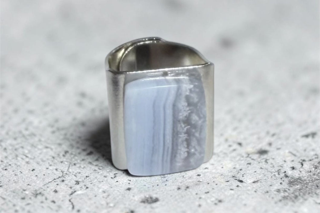 Ring with blue lace agate