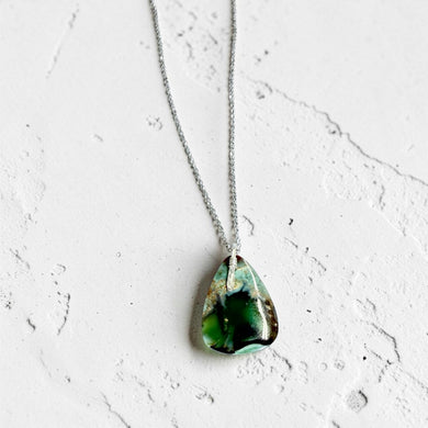 Pendant with opalized wood