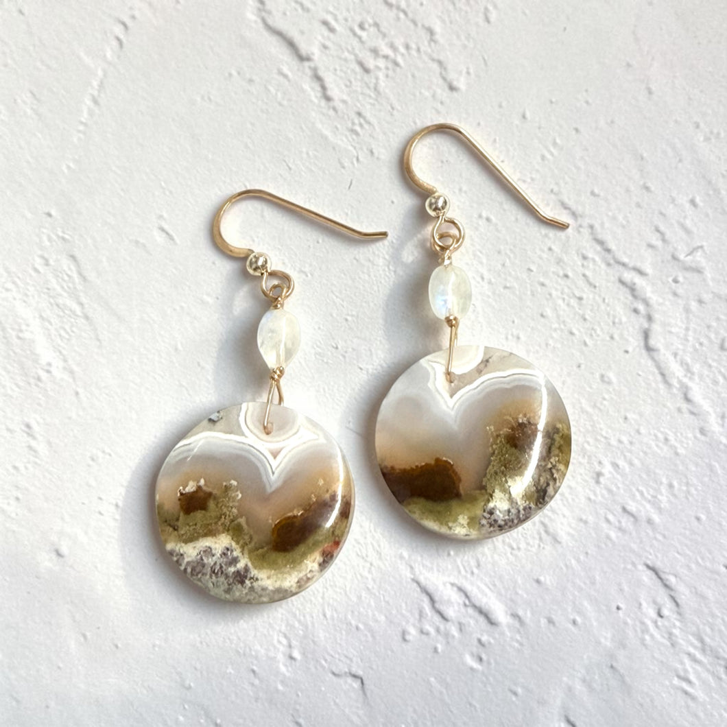 Earrings with moss agate round