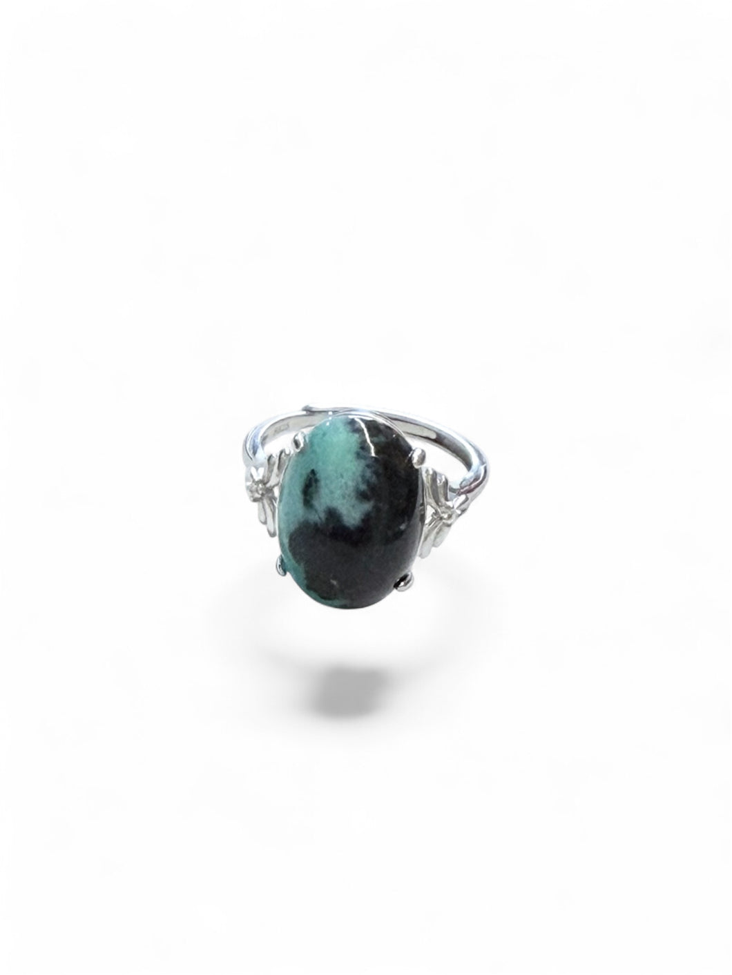 Ring with gem silica