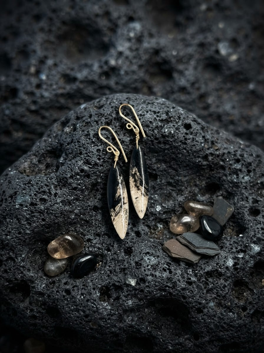 Earrings with palm root