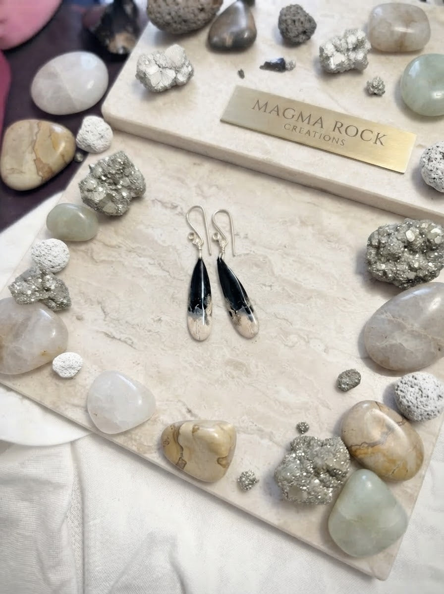 Earrings with palm root
