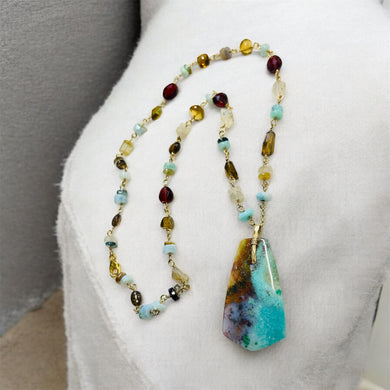 Necklace with green crystallized opalized wood