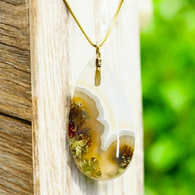 Pendant with moss agate