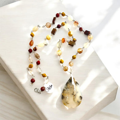 Necklace with dentritic agate