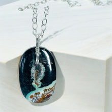 Pendant with pankawarna agate