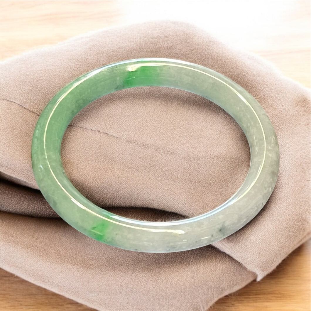 Bracelet bangle with jade