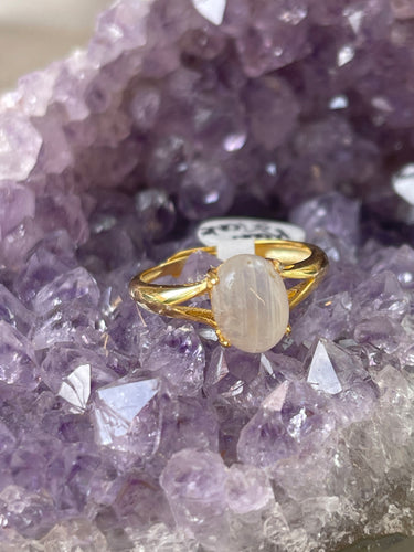 Ring with flashy moonstone