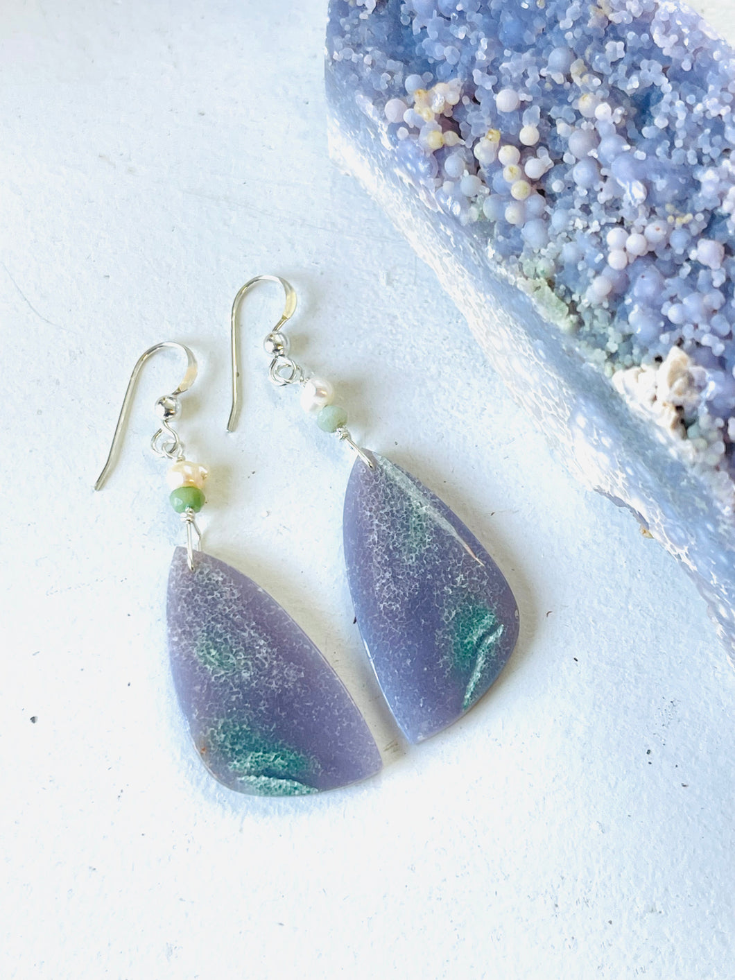 Earrings with grape agate