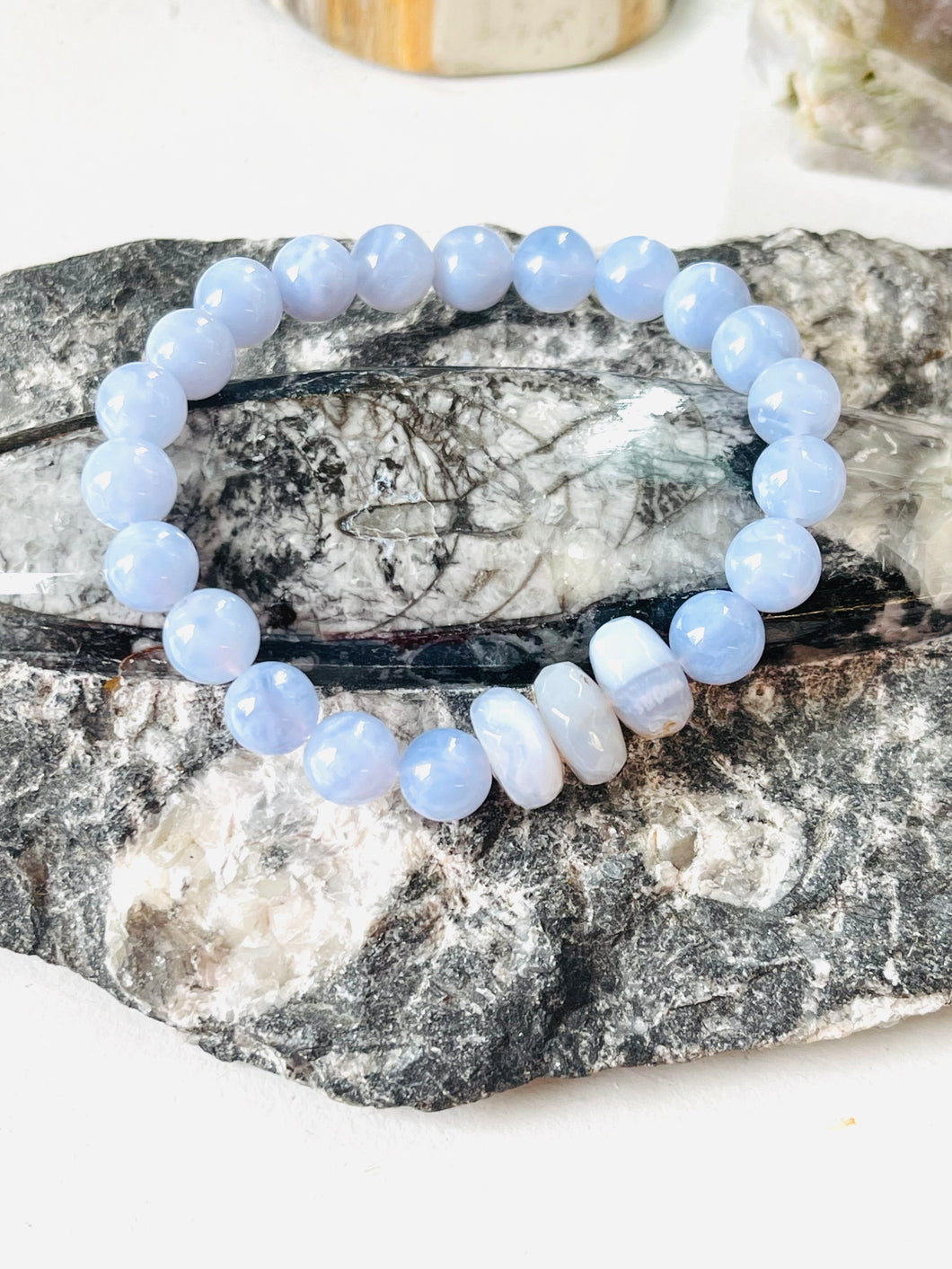 Bracelet with blue lace Agate beads