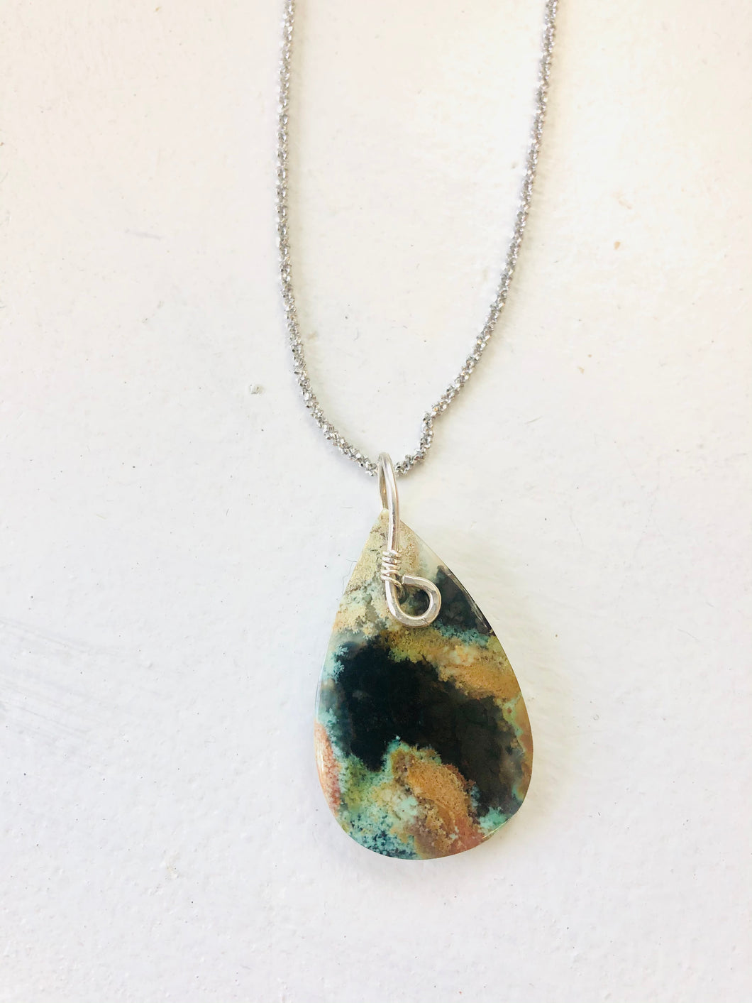 Pendant with opal wood