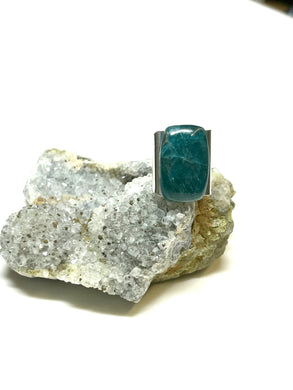 Ring with blue Apatite cabochon