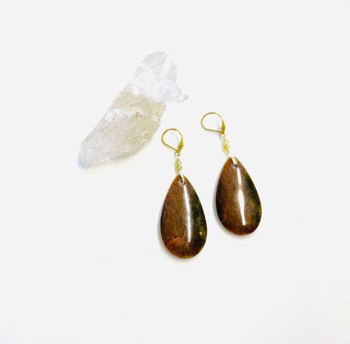 Earrings with natural copper on agate